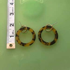 Tortoise shell circle and gold earrings